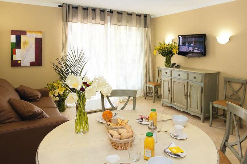 Maison Dans Resort & Spa Callian  Bagian luar foto